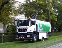 BVB - Mercedes  BS 259 unterwegs mit Fahrleitungsstrom Statt Diesel auf den Geleisen der BVB als Dienstfahrt in der Stadt Basel am 06.10.2015