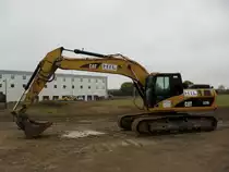 Caterpillar 323D L am 30.10.2011 in der Nähe von Kapellen (Lux.)