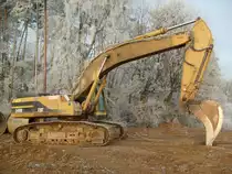 Caterpillar 345B L am 25.12.2007 in der Nähe von Findel (Lux.)