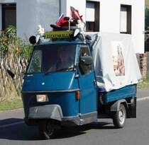 APE 50 fährt durch Pferdsdorf anl. der 2015er Oldtimerveranstaltung im August