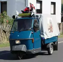 APE 50 fährt durch Pferdsdorf anl. der 2015er Oldtimerveranstaltung im August