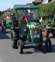 Bautz fährt durch Pferdsdorf anl. der 2015er Oldtimerveranstaltung im August