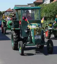 Bautz fährt durch Pferdsdorf anl. der 2015er Oldtimerveranstaltung im August
