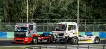MAN und Mercedes-Benz Race Truck kämpfen mit einander. Aufgenommen auf dem Truckfest am 06.09.2015