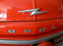 OPEL Blitz, Schriftzug und Logo an der Khlerhaube eines LKW, die Adam Opel AG verwendete diese Bezeichnung fr seine LKW-Baureihe von 1930-75, Okt.2015