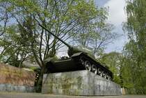 SU-100 im Deutsch-Sowjetischen Museum Berlin-Karlshorst, Die SU-100  war ein sowjetischer Jagdpanzer des Zweiten Weltkriegs. Aufnahme: 1. Mai 2008.