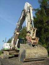 Mal eine etwas andere Perspektive: Caterpillar 322C LN-VA eingesetzt beim Neubau der L40 zwischen Helenenberg und Eisenach, 26.04.2009