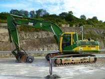 Caterpillar 325C L wurde bei der Erneuerung der Zufahrt zum Hafen von Mertert (Lux.) eingesetzt, 10.07.2011