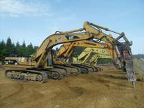 Caterpillar 330B L auf der Autobahnbaustelle der A7 in Luxembourg, 10.05.2009