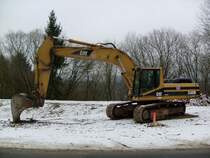 Caterpillar 330B LN eingesetzt bei der Erschließung eines Neubaugebietes bei Gusterath, 27.12.2007