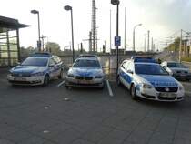 Zwei VW Passat und ein BMW 5er der Bundespolizei am 25.10.15 in Mannheim 