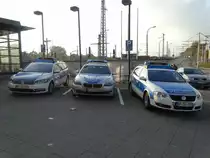 Zwei VW Passat und ein BMW 5er der Bundespolizei am 25.10.15 in Mannheim 