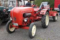 Porsche Junior steht auf der Freigeländefläche bei der Bulldogmesse in Alsfeld, Oktober 2015