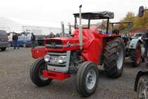 MF 135 steht auf der Freigeländefläche bei der Bulldogmesse in Alsfeld, Oktober 2015