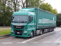 MAN Sattelschlepper auf einem Autobahnparkplatz in Frankreich am 03.10.2015