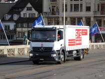 Mercedes Kühllaster unterwegs in der Stadt Basel am 06.10.2015