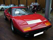 Ferrari 512 BBi. 1981 - 1984. Der BBi basierte auf dem bereits 1976 vorgestellten 512. Der als Mittelmotor verbaute V12-motor leistet 340 PS aus 4943 cm³ Hubraum. Clasic Remise Düsseldorf am 31.10.2015.