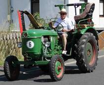 Deutz, gesehen beim Festzug anl. der 2015er Oldtimerausstellung in Pferdsdorf/Thüringen, 08/2015