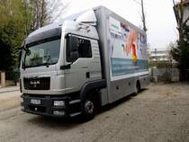 MAN TGL12.250, tourt im Sinne der Maschinen-Sicherheit durch die Lande; 140405