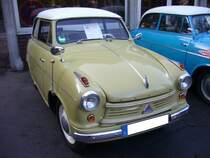 Lloyd Alexander Limousine. 1957 - 1961. Mit dem Lloyd 600 erfolgte bei den Lloyd-Werken der Übergang vom Zweitaktmotor zum Viertaktmotor. Der 2-Zylinderreihenmotor leistet 19 PS aus 596 cm³ Hubraum. Bei seiner Einführung kostete ein Lloyd 600 DM 3680,00. Oldtimertreffen  Industriemuseum Ennepetal am 01.11.2015.
