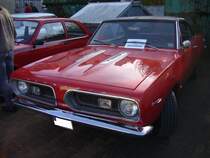 Plymouth Barracuda Notchback Coupe des Modelljahres 1967. In diesem Modelljahr war das Barracuda-Coupe mit drei Motorisierungen lieferbar: 6-Zylinderreihenmotor mit 3682 cm³ Hubraum und 147 PS, V8-motor mit 4490 cm³ Hubraum und 182 PS, sowie einem V8-motor mit 
6286 cm³ Hubraum und 284 PS. Oldtimertreffen Industriemuseum Ennepetal am 01.11.2015.