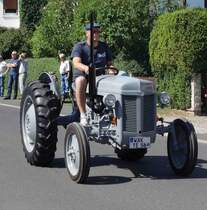 Ferguson, unterwegs beim Festzug anl. der 2015er Oldtimerausstellung in Pferdsdorf/Thüringen, 08/2015