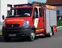 Das Fahrzeug der Feuerwehr Pferdsdorf, es heisst Paul und hat etwas mit der Bundeskanzlerin zu tun, bildet den Schluß des Traktorencorsos anl. der Oldtimerveranstaltung 2015