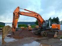 Hitachi Zaxis ZX 350 LCN-3 auf der Baustelle zum Ausbau der Schleuse Trier, 17.06.2012