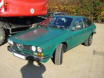 Alfa Romeo Alfetta GT 1.8. 1974 - 1976. Dieses schicke, von Giugiaro gezeichnete Coupe, war der sportliche Vertreter der Alfetta-Limousine. Der 4-Zylinderreihenmotor leistet 122 PS aus 1779 cm³ Hubraum. Oldtimertreffen Industriemuseum Ennepetal am 01.11.2015.