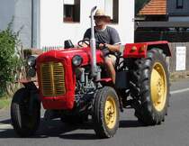 MF 35, unterwegs beim Festzug anl. der 2015er Oldtimerausstellung in Pferdsdorf/Thüringen, 08/2015
