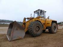 Liebherr L 541, eingesetzt bei Bau des neuen Sportplatzes in Temmels, 25.10.2015