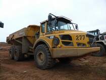 Volvo A 30F, eingesetzt bei Arbeiten an der Umgehungsstraße Konz-Könen (25.10.2015)