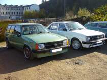 Zwei D-Kadetten stehen einträchtig in der Herbstsonne nebeneinander. Oldtimertreffen Industriemuseum Ennepetal am 01.11.2015.