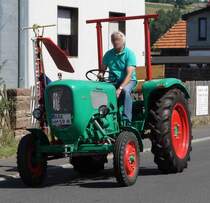 Güldner 20 PS unterwegs beim Festzug anl. der 2015er Oldtimerausstellung in Pferdsdorf/Thüringen, 08/2015