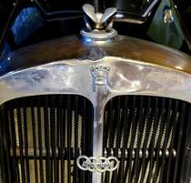 August Horch&Cie.Motorwagenwerke AG, Khler mit Figur und Emblem an einem Oldtimer-PKW von 1937, die Firma wurde 1904 in Zwickau/Sachsen gegrndet, Nov.2015