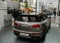 Der neue Mini Clubman (Modelljahr ab 2016). hier ist es zu sehen dass die zwei Türe zum Kofferraum wie eeinzigartig sind. Foto: 30.10.2015 Auto Zürich