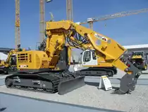 Liebherr R 924 Compact Litronic Tunnelbagger auf einer Baumaschinenmesse in Bern am 18.03.2009