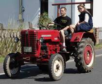 IHC D 215, unterwegs beim Festzug anl. der 2015er Oldtimerausstellung in Pferdsdorf/Thüringen, 08/2015