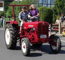 IHC 432, unterwegs beim Festzug anl. der 2015er Oldtimerausstellung in Pferdsdorf/Thüringen, 08/2015