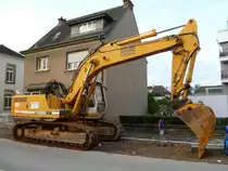 Liebherr R 932 HDS Litronic am 06.10.2013 bei Arbeiten in Diekirch (Lux.)