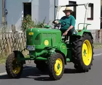 John Deere - Lanz 16 gesehen beim Festzug anl. der 2015er Oldtimerausstellung in Pferdsdorf/Thüringen, 08/2015