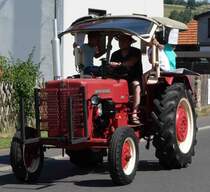 IHC 430 fährt beim Festzug anl. der 2015er Oldtimerausstellung in Pferdsdorf/Thüringen, 08/2015