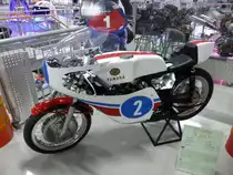Yamaha TZ 350 B im Technikmuseum Speyer am 02.11.2015 (Baujahr 1974, Leistung 60 PS bei 347 cm³, 2 Zylinder)