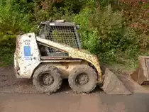 Clark-Bobcat 731 stand am 04.10.2015 an der Saar zwischen Ayl und Wawern