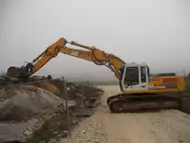 Liebherr R 924B HDSL Litronic auf einer Baustelle in Wittlich, 01.11.2010