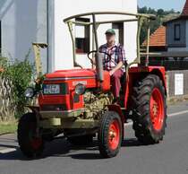 Zetor 4712, als Teilnehmer des Festzuges anl. der 2015er Oldtimerausstellung in Pferdsdorf/Thüringen, 08/2015