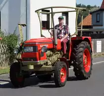 Zetor 4712, als Teilnehmer des Festzuges anl. der 2015er Oldtimerausstellung in Pferdsdorf/Thüringen, 08/2015
