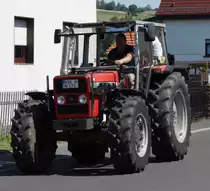 MF 383 als Teilnehmer des Festzuges anl. der 2015er Oldtimerausstellung in Pferdsdorf/Thüringen, 08/2015