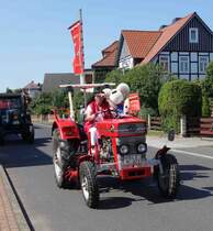 MF 130 als Teilnehmer des Festzuges anl. der 2015er Oldtimerausstellung in Pferdsdorf/Thüringen, 08/2015