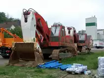 Diese zwei O&K RH 30 standen am 14.05.2006 in Wellen und gingen so wie es aussah in den Ruhestand